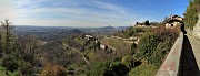 36 Da Via Monte Bastia vista panoramica su Via del Rione, altre vie  e oltre